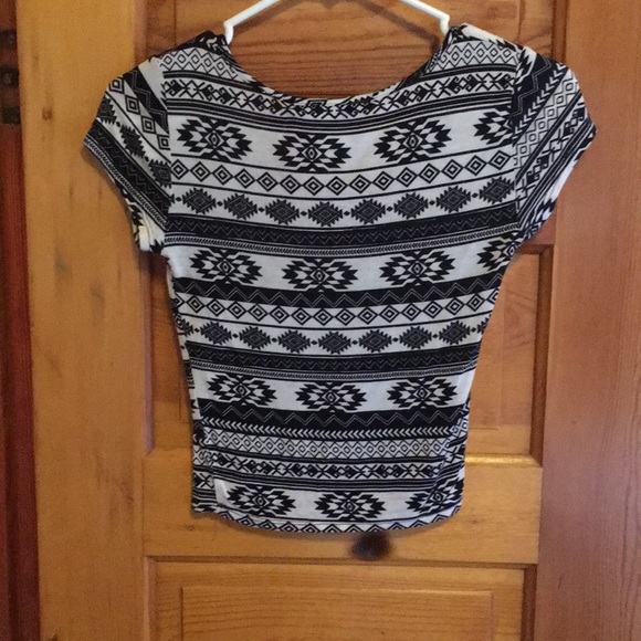 Aztec print crop top - Picture 3 of 4